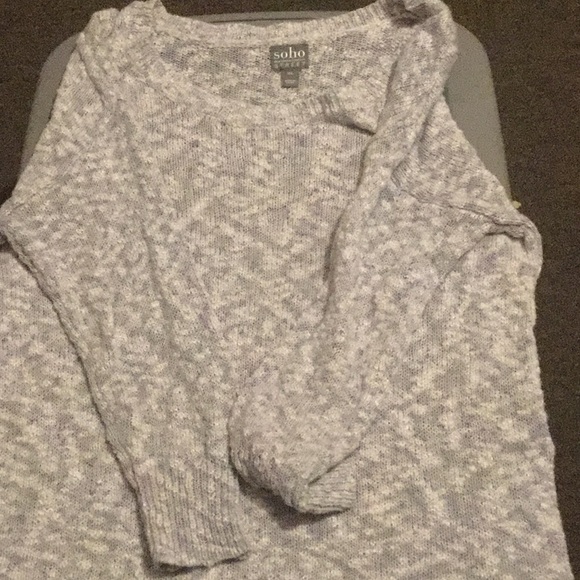 Women Sweater - Picture 1 of 2